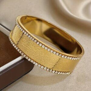 Elegant Golden-Tone Stainless Steel Arabic Calligraphy and Rhinestones Bangle
